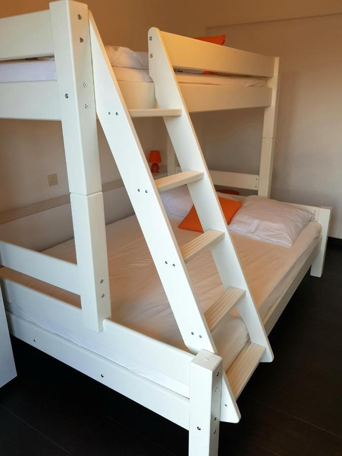 Modern Appartement Met Frontaal Zeezicht En Prive Parking Кнокке-Хейст Экстерьер фото